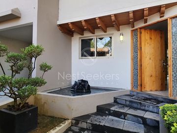 CASA EN VENTA TOTALMENTE AMUEBLADA.