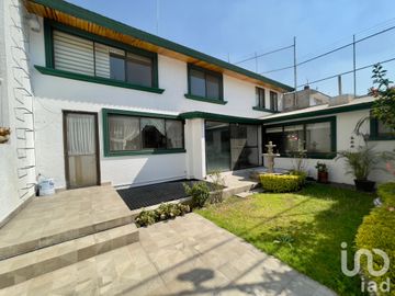 Casa en Venta en Circuito Héroes, Cd. Satélite