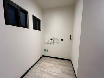 OPORTUNIDAD CASA EN VENTA EN CANCUN 4 RECAMARAS, UNA EN PB. CTO DE SERVICIO CON BAÑO