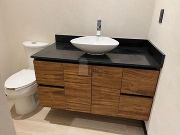 OPORTUNIDAD CASA EN VENTA EN CANCUN 4 RECAMARAS, UNA EN PB. CTO DE SERVICIO CON BAÑO