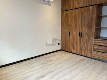 OPORTUNIDAD CASA EN VENTA EN CANCUN 4 RECAMARAS, UNA EN PB. CTO DE SERVICIO CON BAÑO