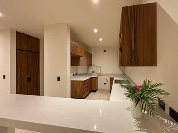 OPORTUNIDAD CASA EN VENTA EN CANCUN 4 RECAMARAS, UNA EN PB. CTO DE SERVICIO CON BAÑO