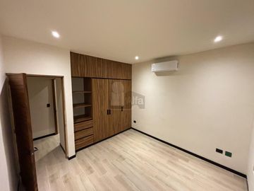 OPORTUNIDAD CASA EN VENTA EN CANCUN 4 RECAMARAS, UNA EN PB. CTO DE SERVICIO CON BAÑO