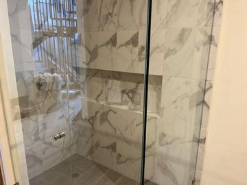 OPORTUNIDAD CASA EN VENTA EN CANCUN 4 RECAMARAS, UNA EN PB. CTO DE SERVICIO CON BAÑO