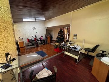 VENTA DE CASA  AV. 15 DE MAYO