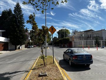 VENTA DE CASA  AV. 15 DE MAYO