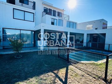Amplia casa Curauma