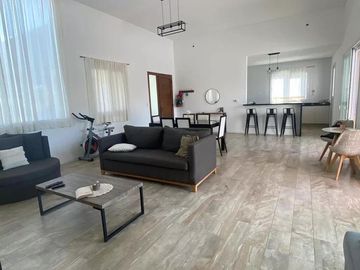 Casa en venta - 3 Dormitorios 2 Baños - 820Mts2 - Pilar del Este