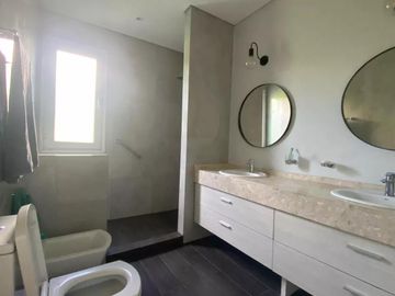 Casa en venta - 3 Dormitorios 2 Baños - 820Mts2 - Pilar del Este