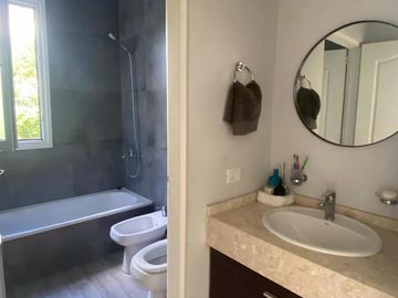 Casa en venta - 3 Dormitorios 2 Baños - 820Mts2 - Pilar del Este