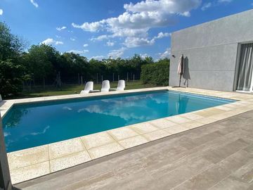 Casa en venta - 3 Dormitorios 2 Baños - 820Mts2 - Pilar del Este