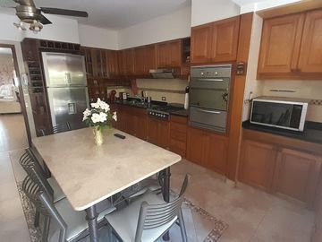 PH en venta - 4 Dormitorios 2 Baños - Cochera - 254Mts2 - Barracas