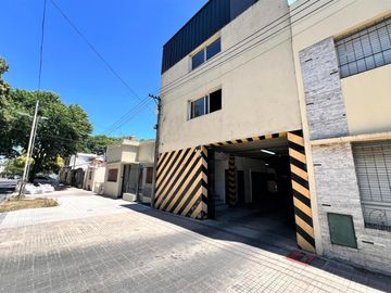 Galpón o edificio de cocheras. Lote constructoras. La Plata