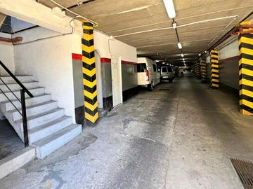 Galpón o edificio de cocheras. Lote constructoras. La Plata