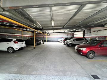 Galpón o edificio de cocheras. Lote constructoras. La Plata