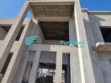 Casa con obra gris completa en Barrio Lagos de Canning, muy prolija