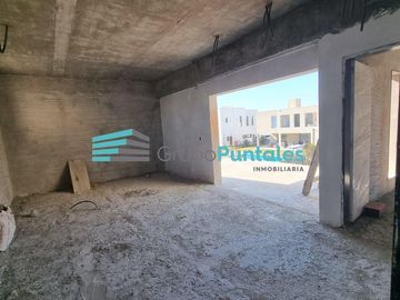 Casa con obra gris completa en Barrio Lagos de Canning, muy prolija