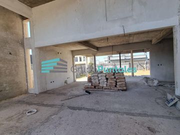 Casa con obra gris completa en Barrio Lagos de Canning, muy prolija