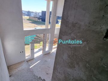 Casa con obra gris completa en Barrio Lagos de Canning, muy prolija