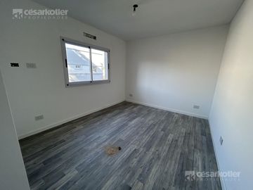 PH a estrenar, 3 ambientes, con cochera y patio