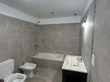 PH a estrenar, 3 ambientes, con cochera y patio