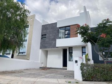 CASA EN VENTA EN EL CONDADO CORREGIDORA QUERETARO