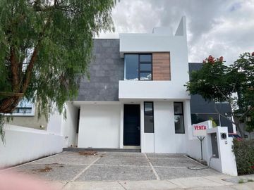 CASA EN VENTA EN EL CONDADO CORREGIDORA QUERETARO