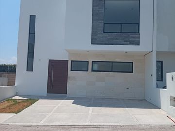 CASA EN VENTA EN SAN ISIDRO JURIQUILLA, QUERÉTARO