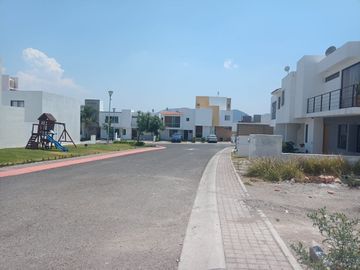 CASA EN VENTA EN SAN ISIDRO JURIQUILLA, QUERÉTARO