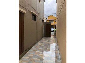 VENDO HERMOSA CASA EN URBANIZACIÓN SAN FELIPE