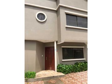 VENDO HERMOSA CASA EN URBANIZACIÓN SAN FELIPE