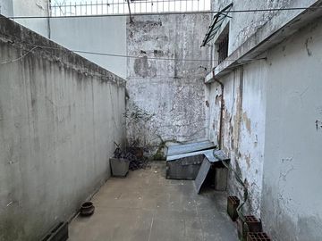 Venta de PH de 2 ambientes con cochera en Quilmes
