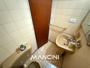 Casa en venta de 4 ambientes con cochera y fondo libre - Villa Ballester