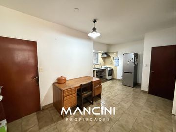 Casa en venta de 4 ambientes con cochera y fondo libre - Villa Ballester