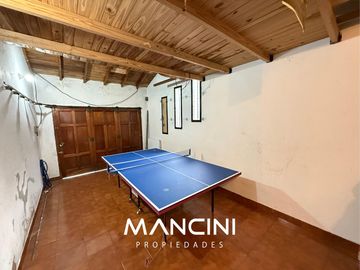 Casa en venta de 4 ambientes con cochera y fondo libre - Villa Ballester
