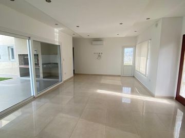 Casa en venta/alquiler Barrio Santa Ines Canning
