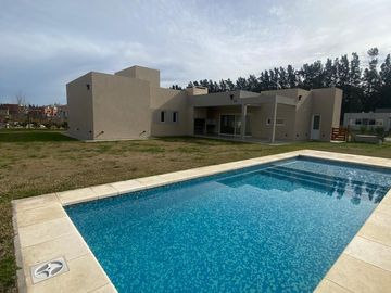 Casa en venta/alquiler Barrio Santa Ines Canning