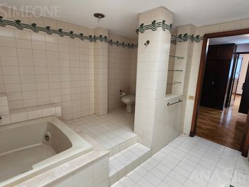 Casa - Venta -  La Lucila