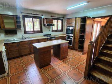 Casa - Venta -  La Lucila