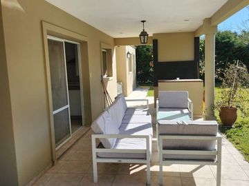 Casa en Canning (E. Echeverria)