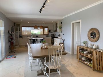 CASA EN VENTA, 6 AMBIENTES, SAN SEBASTIAN, AREA 10