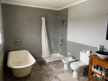 CASA EN VENTA, 6 AMBIENTES, SAN SEBASTIAN, AREA 10