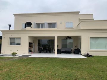CASA EN VENTA, 6 AMBIENTES, SAN SEBASTIAN, AREA 10