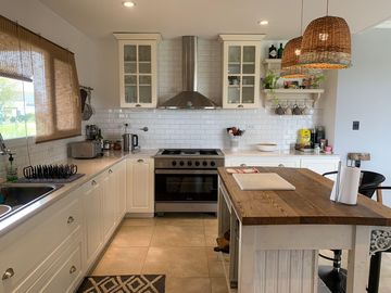CASA EN VENTA, 6 AMBIENTES, SAN SEBASTIAN, AREA 10