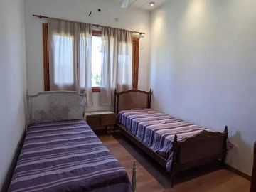 Casa en venta - 3 Dormitorios 3 Baños - Cocheras - 10.071Mts2 - La Macarena, Exaltación de la Cruz