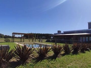 Casa en venta - 3 Dormitorios 3 Baños - Cocheras - 10.071Mts2 - La Macarena, Exaltación de la Cruz