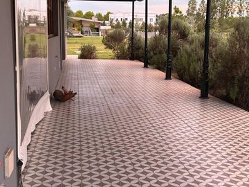 Casa en venta - 3 Dormitorios 3 Baños - Cocheras - 10.071Mts2 - La Macarena, Exaltación de la Cruz