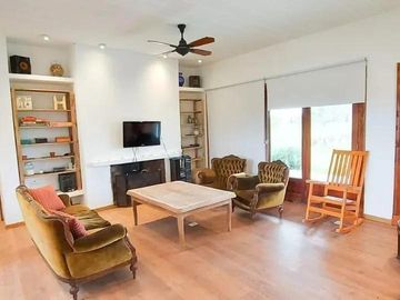 Casa en venta - 3 Dormitorios 3 Baños - Cocheras - 10.071Mts2 - La Macarena, Exaltación de la Cruz