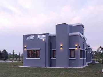 Casa en venta - 3 Dormitorios 3 Baños - Cocheras - 10.071Mts2 - La Macarena, Exaltación de la Cruz