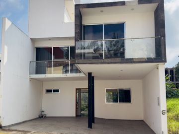 Casa espaciosa y con colindancia a área verde en Fracc. Morada del Quetzal